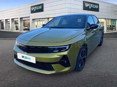 Usado Opel Astra 180 CV (132 kW) 2025 Amarillo Utilitario