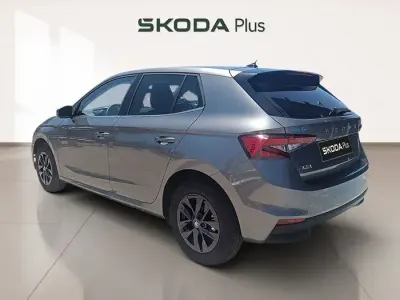 Usado Skoda Fabia Selection 95 CV (69 kW) 2025 Gris Utilitario
