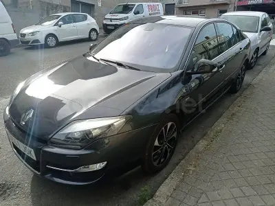 Usado Renault Laguna III LIMITED 130 CV (95 kW) 2015 Negro Berlina