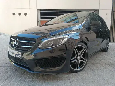 Usado Mercedes B200 AMG line 136 CV (100 kW) 2015 Negro Utilitario