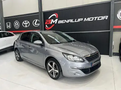 Usado Peugeot 308 Style 130 CV (95 kW) 2017 Gris / plata Berlina