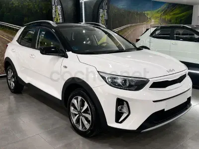 Usado Kia Stonic 100 CV (73 kW) 2023 Blanco SUV