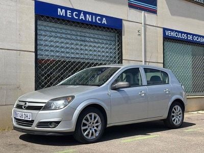 Usado Opel Astra Cosmo 120 HP (88 kW) 2006 Cinzento Sedan