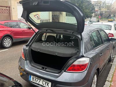 Usado Opel Astra Enjoy 105 CV (77 kW) 2004 Gris / plata Berlina