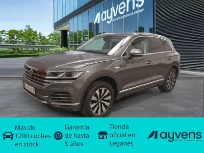 Usado VW Touareg Elegance 381 CV (280 kW) 2022 Gris / plata SUV
