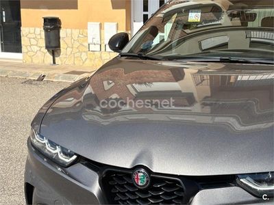Usado Alfa Romeo Tonale Veloce 160 CV (117 kW) 2022 Gris / plata SUV