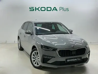 Usado Skoda Scala Selection 115 CV (84 kW) 2025 Gris / plata Utilitario