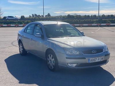 Usado Ford Mondeo Ghia 130 CV (95 kW) 2006 Gris / plata Berlina