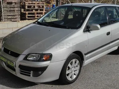 Usado Mitsubishi Space Star Plus 115 CV (84 kW) 2004 Gris / plata Monovolumen