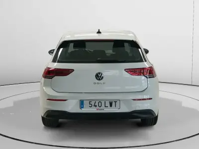Käytetty VW Golf VIII 116 HP (85 kW) 2022 Valkoinen Sedan