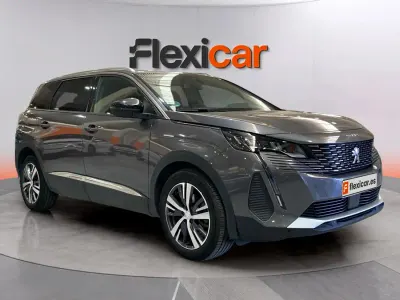 Usado Peugeot 5008 Allure 131 CV (96 kW) 2024 Gris SUV