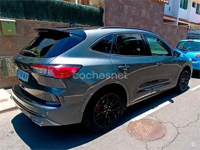 Usado Ford Kuga ST-Line 150 CV (110 kW) 2023 Gris / plata SUV