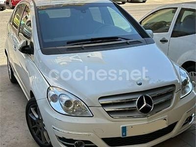 Mercedes B200