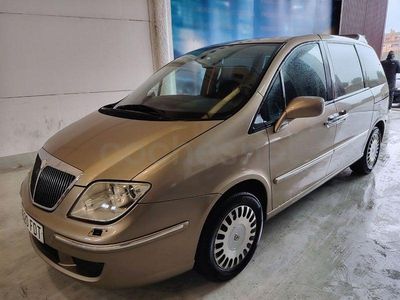 Usado Lancia Phedra 128 CV (94 kW) 2006 Beige Monovolumen