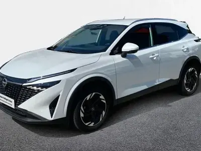 Usado Nissan Qashqai N-Connecta 140 CV (102 kW) 2024 Lunar white con techo midnight SUV