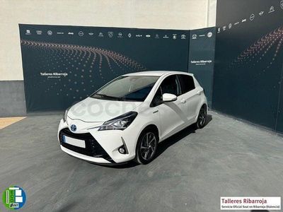 Usado Toyota Yaris Hybrid 100 CV (73 kW) 2020 Blanco Berlina