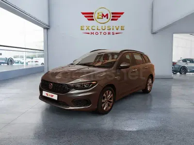 Usado Fiat Tipo Business 95 CV (69 kW) 2017 Gris / plata Familiar