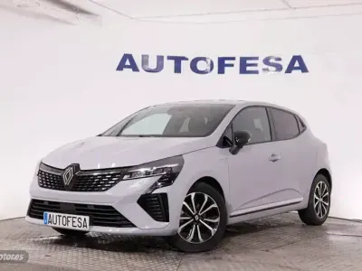 Usado Renault Clio Techno 90 CV (66 kW) 2025 Gris Utilitario