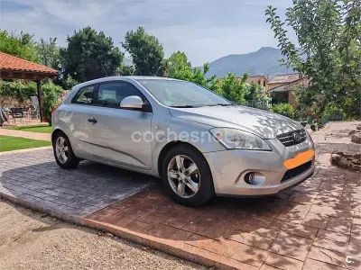 Usado Kia ProCeed 109 CV (80 kW) 2008 Gris / plata Utilitario