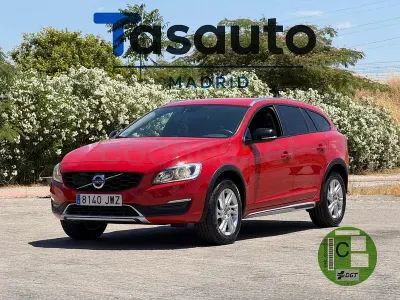 Usado Volvo V60 CC 150 CV (110 kW) 2017 Rojo Familiar