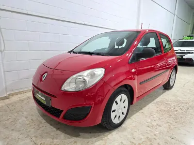 Usado Renault Twingo Authentique 76 CV (55 kW) 2010 Rojo Utilitario