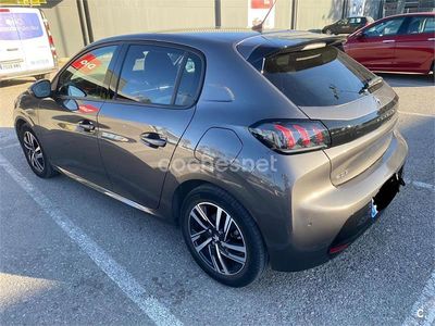 Usado Peugeot 208 Allure 100 CV (73 kW) 2020 Gris / plata Utilitario
