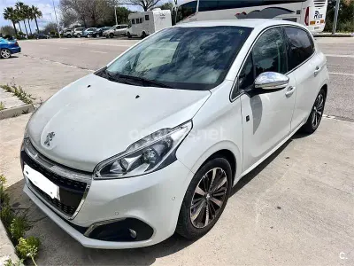 Usado Peugeot 208 82 CV (60 kW) 2019 Blanco Utilitario
