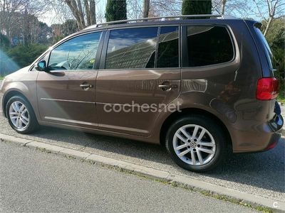 Usado VW Touran Advance 105 CV (77 kW) 2012 Marrón Monovolumen