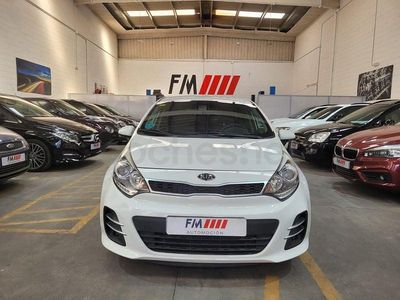 Usado Kia Rio 84 CV (61 kW) 2015 Blanco Berlina