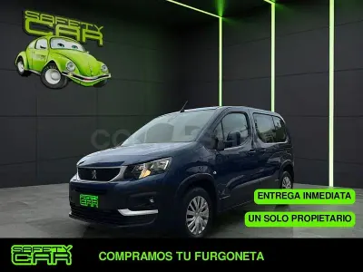 Usado Peugeot Rifter Active 100 CV (73 kW) 2021 Azul Monovolumen