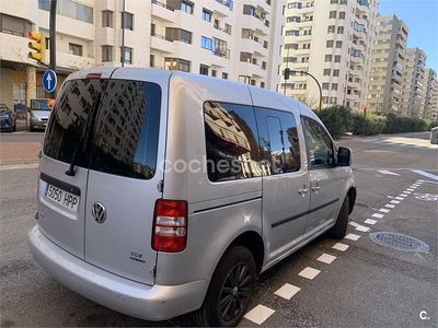 Usado VW Caddy Trendline 140 CV (102 kW) 2013 Gris / plata Monovolumen