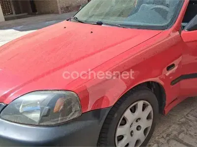 Usado Honda Civic S 90 CV (66 kW) 1999 Rojo Berlina
