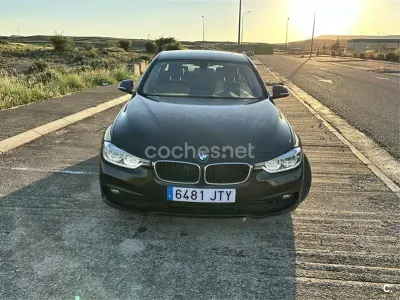 Usado BMW 318 Comfort Edition 150 CV (110 kW) 2016 Negro Berlina