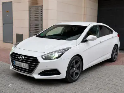 Usado Hyundai i40 141 CV (103 kW) 2015 Blanco Berlina