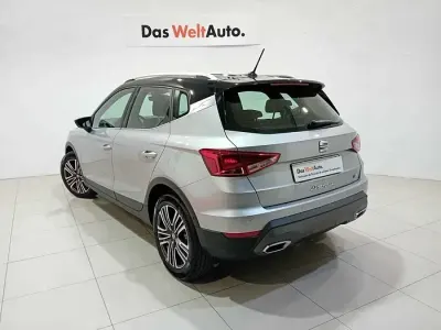 Usado Seat Arona FR 110 CV (80 kW) 2023 Gris plata SUV