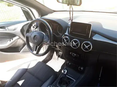 Usado Mercedes B180 109 CV (80 kW) 2014 Blanco Utilitario