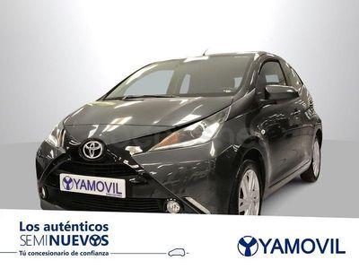 Usado Toyota Aygo X-play 69 CV (50 kW) 2018 Gris Utilitario