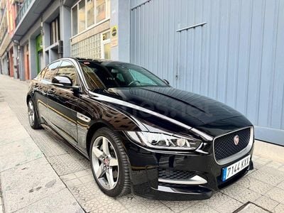 Usado Jaguar XE R-Sport 163 CV (119 kW) 2019 Negro Berlina