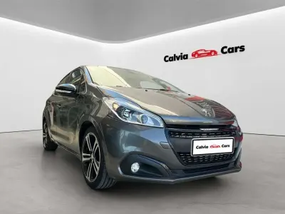 Usado Peugeot 208 GT-line 110 CV (80 kW) 2019 Gris Utilitario