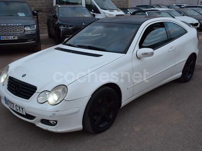 Blanco Usado 2004 Mercedes C220 Berlina | 3800 €