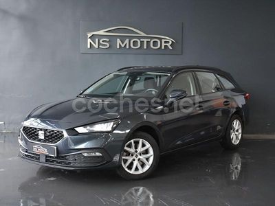 Usado Seat Leon Reference 115 CV (84 kW) 2022 Gris / plata Familiar