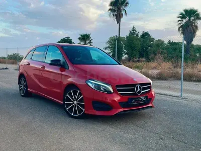 Usado Mercedes B220 177 CV (130 kW) 2015 Rojo Monovolumen