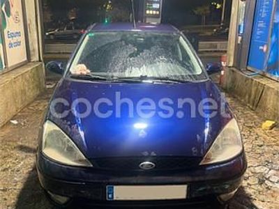 Usado Ford Focus Trend 100 CV (73 kW) 2002 Azul Berlina