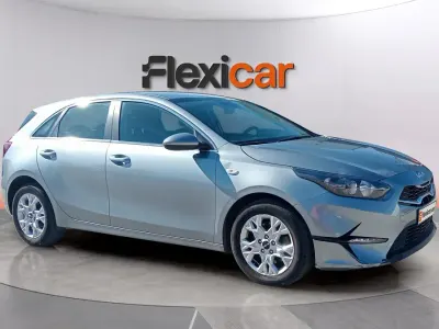 Usado Kia Ceed 136 CV (100 kW) 2023 Gris Utilitario