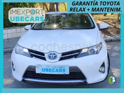 Usado Toyota Auris Hybrid Advance 136 CV (100 kW) 2013 Blanco Berlina
