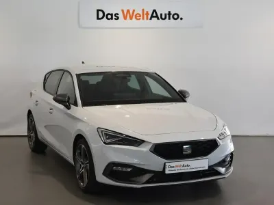 Usado Seat Leon FR 115 CV (84 kW) 2025 Blanco