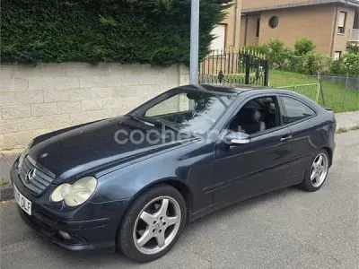 Usado Mercedes C220 143 CV (105 kW) 2002 Negro Berlina