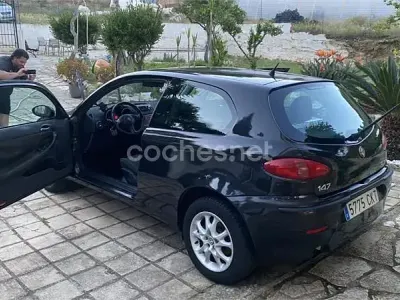 Usado Alfa Romeo 147 Distinctive 105 CV (77 kW) 2003 Negro Utilitario