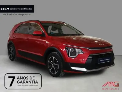 Usado Kia Niro 141 CV (103 kW) 2023 Runway red (cr5) SUV