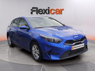 Usado Kia Ceed 101 CV (74 kW) 2022 Azul Utilitario